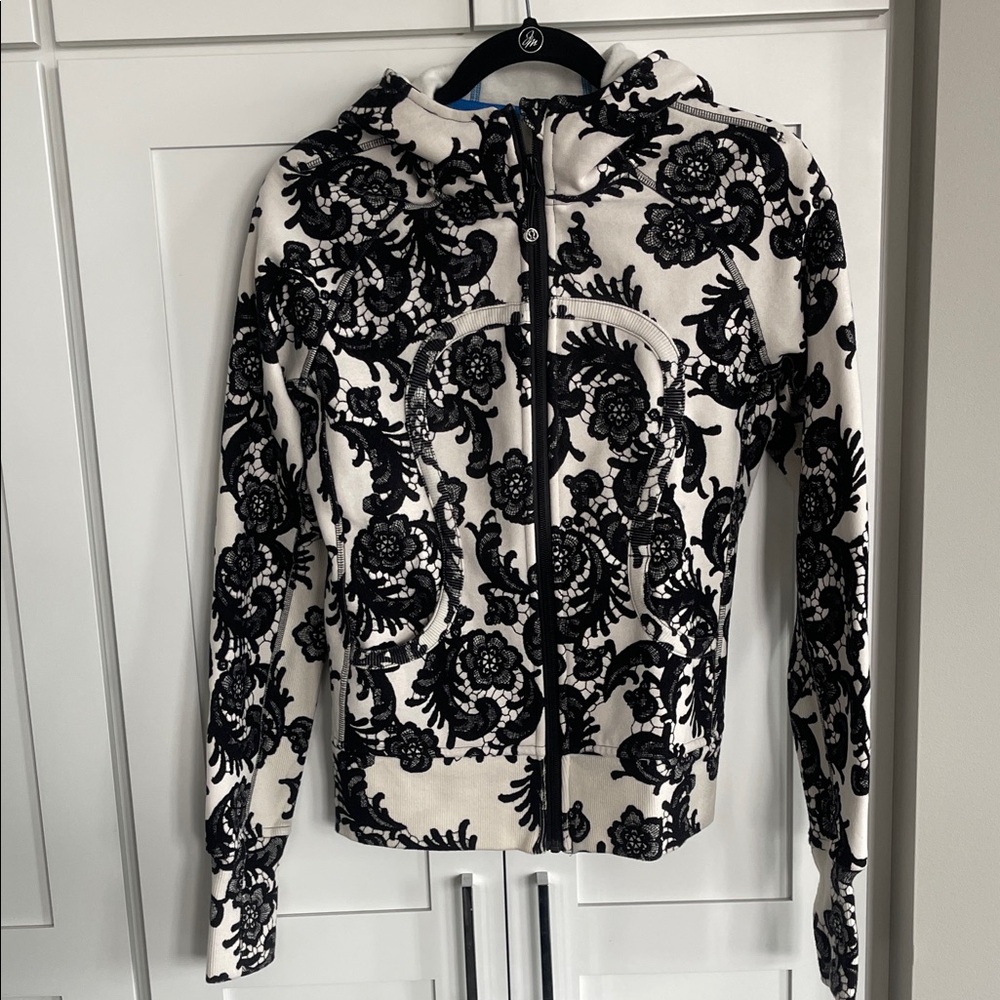 Lululemon Black and Cream Laceoflage  Scuba Hoodie Size 8 perfect condition